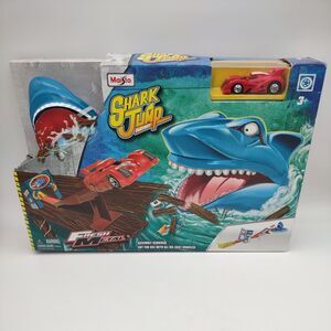 Maisto Fresh Metal Shark Jump Kids Car Track Race Playset w/Die Cast Car